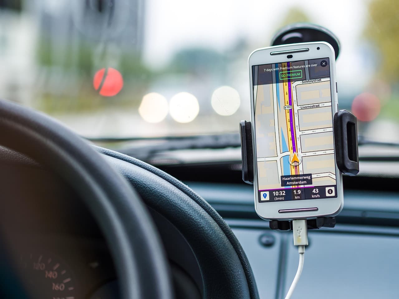 10 Must-Have Apps That Will Save You Money on Your Next Trip